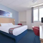 호텔 Travelodge Leeds Bradford Airport 3*