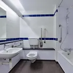 Travelodge Leeds Bradford Airport 3*