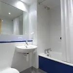 Travelodge Leeds Bradford Airport 3*
