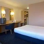 Travelodge Leeds Bradford Airport 호텔 3*