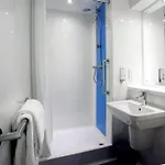 호텔 Travelodge Leeds Bradford Airport