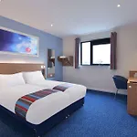 Travelodge Leeds Bradford Airport 호텔 3*