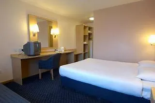 Travelodge Bradford Airport Hotel 3*