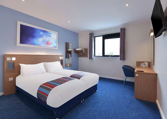 Travelodge Leeds Bradford Airport Hotel 3*