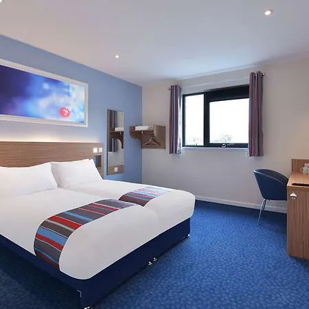 Travelodge Bradford Airport Hotel 3*